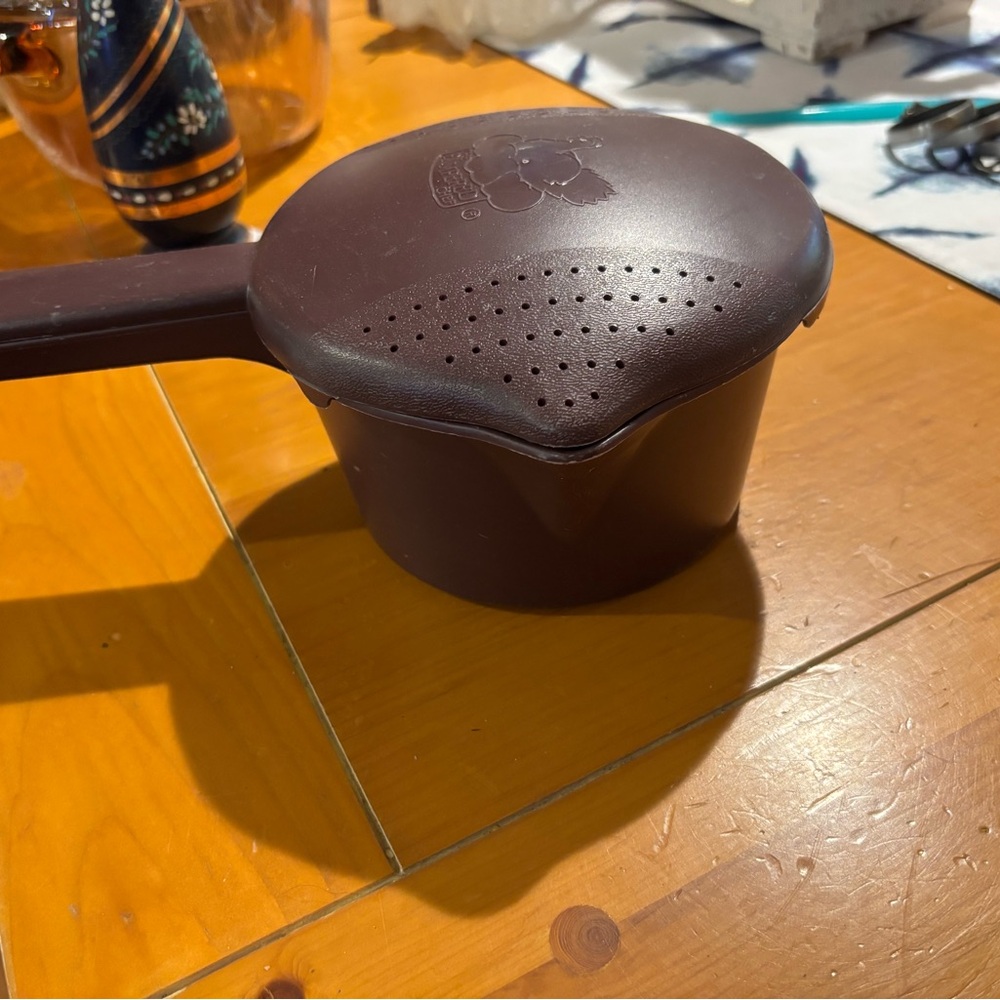 The Pampered Chef Chocolate Brown Round Lid